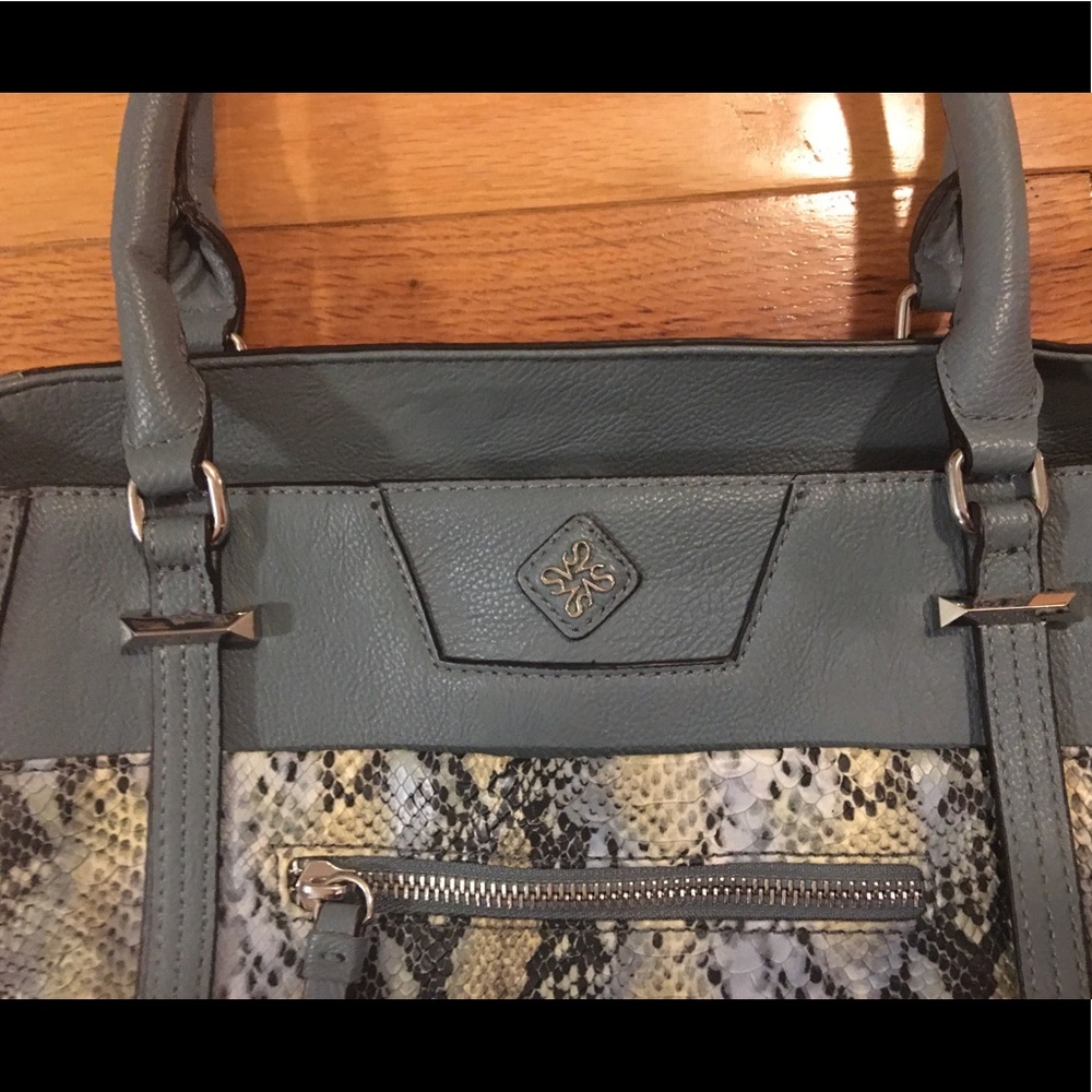 Simply Vera Sage snake satchel🌺❤️ - Picture 6 of 15